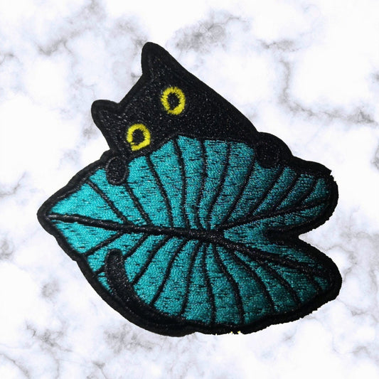 Iron on Patch / Sew on embroidered patches - Leaf Cat Patch - Embroidery Artwork Kitten Hug Animals Pets Applique Badge for Clothing Jacket