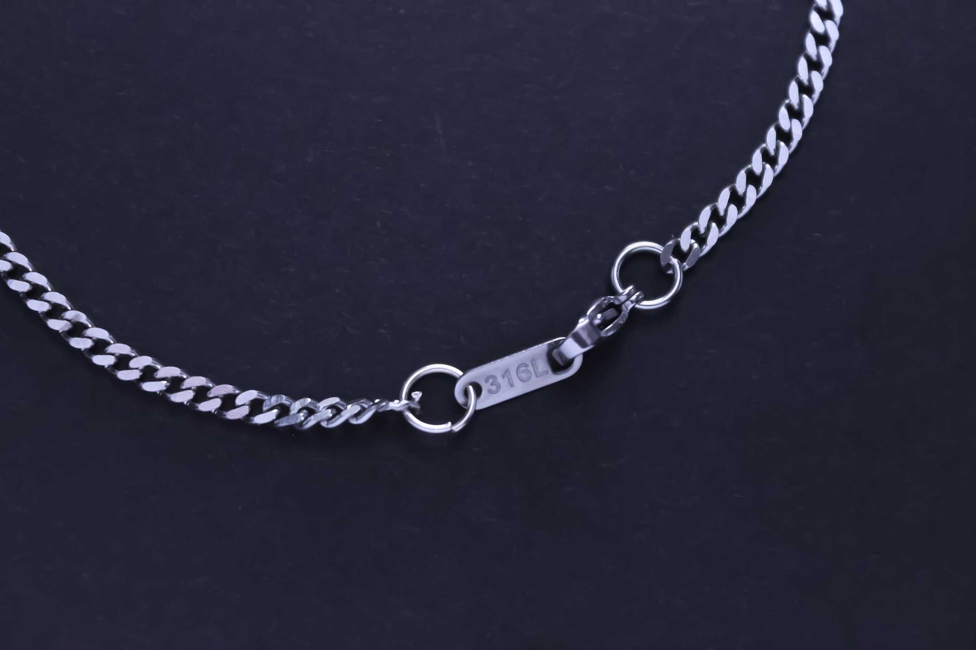 CRW Tiny Lizard Necklace with 2mm faceted miami cuban chain in silver - Necklaces for Women - Necklace for Men - Necklace with Pendant