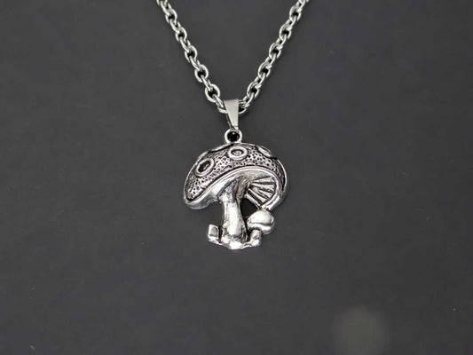 CRW Psychedellic Mushroom Necklace with 1.6mm rolo chain in silver - Necklaces for Women - Pattern Necklace for Men - Necklace with Pendant