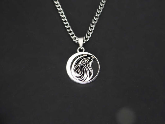 CRW Howling Wolf Necklace with 1.8mm curb chain in silver - Coin Necklaces for Women - Wild Life Necklace for Men - Necklace with Pendant