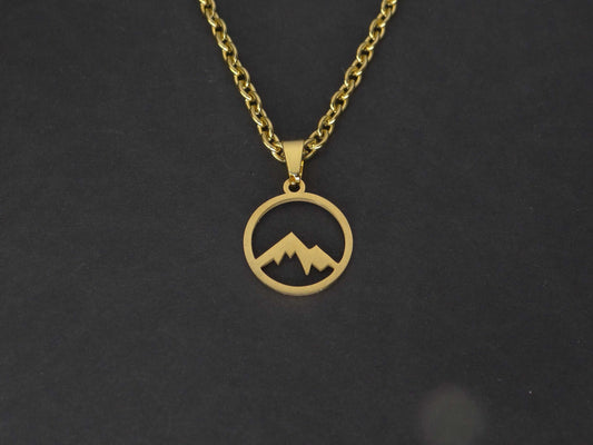 CRW Minimalistic Mountain Necklace with 1.6mm rolo link chain in gold - Travel Necklace for Women - Necklace for Men - Necklace with Pendant