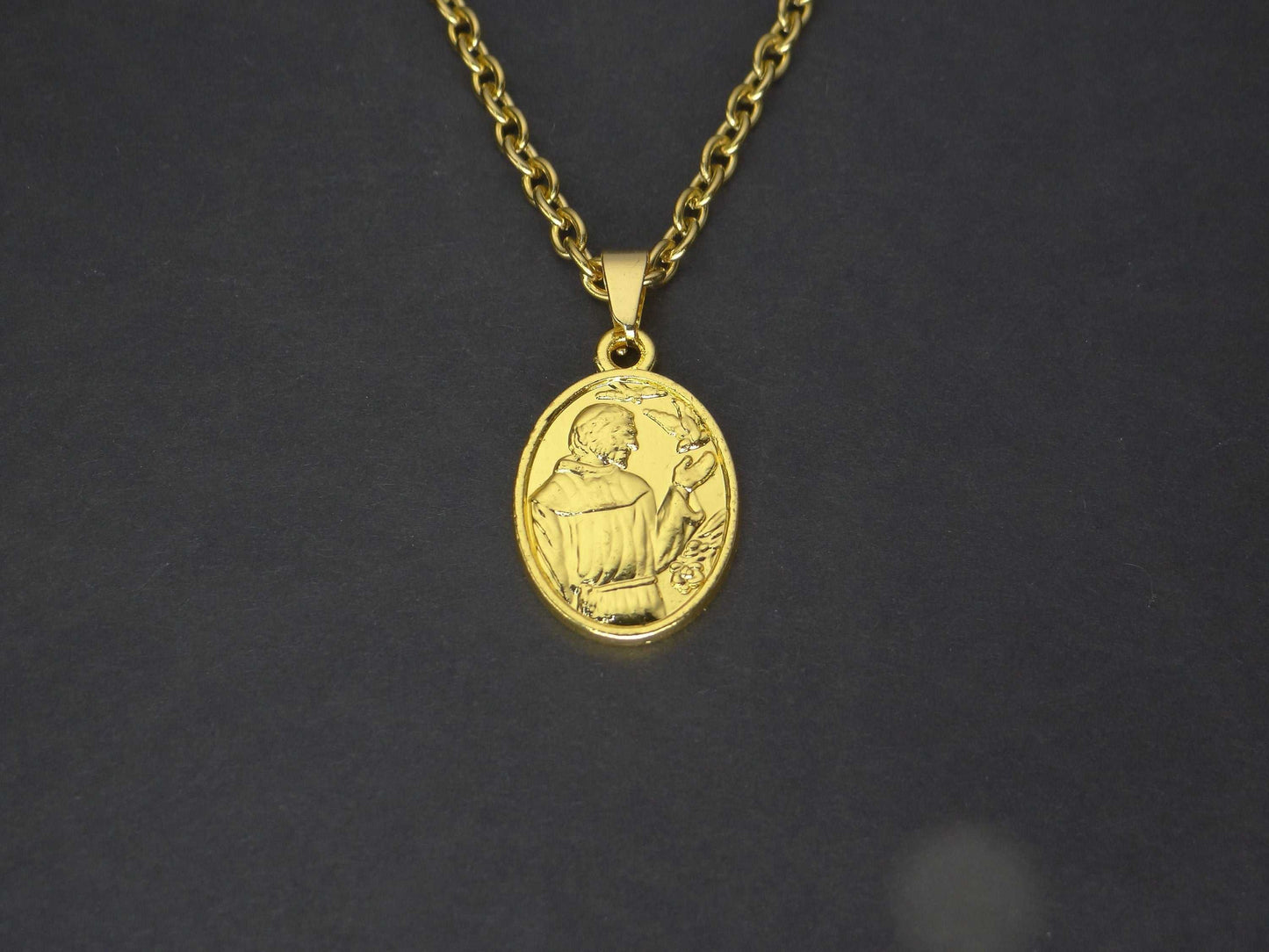 CRW Saint Francis of Assissi Necklace with 1.6mm rolo link chain in gold - St. Necklace for Women - Necklace for Men - Necklace with Pendant